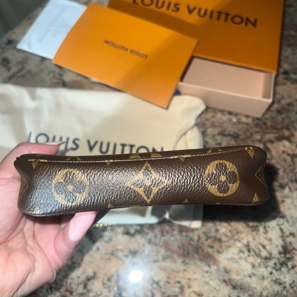 Mini Pochette Accessoires Louis Vuitton - Picture 6 of 7